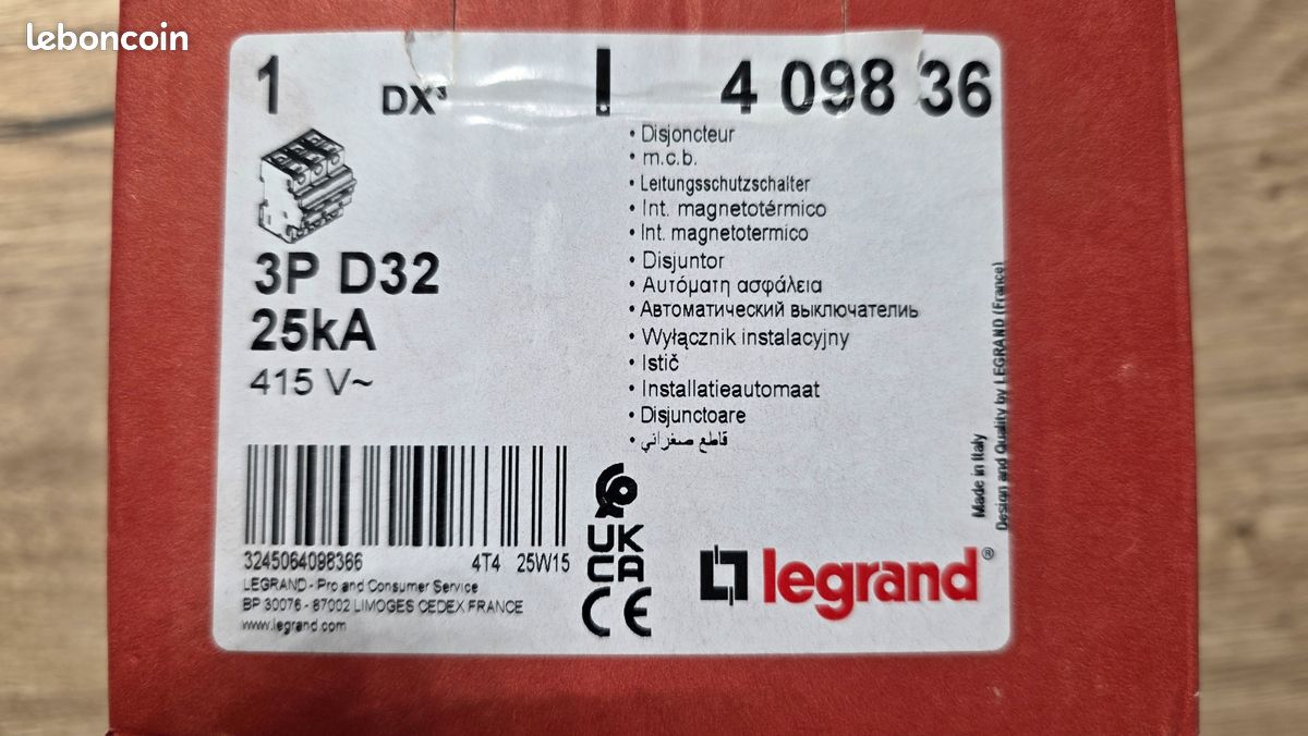 Disjoncteur DX3 25kA arrivée haute/départ bas vis 3P 32A -courbe D - 4,5 mod - 409836 (image 1)