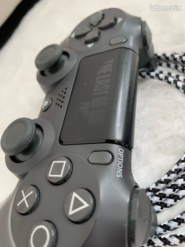 Manette PS4 Custom à l'aérographe the last of us part 2