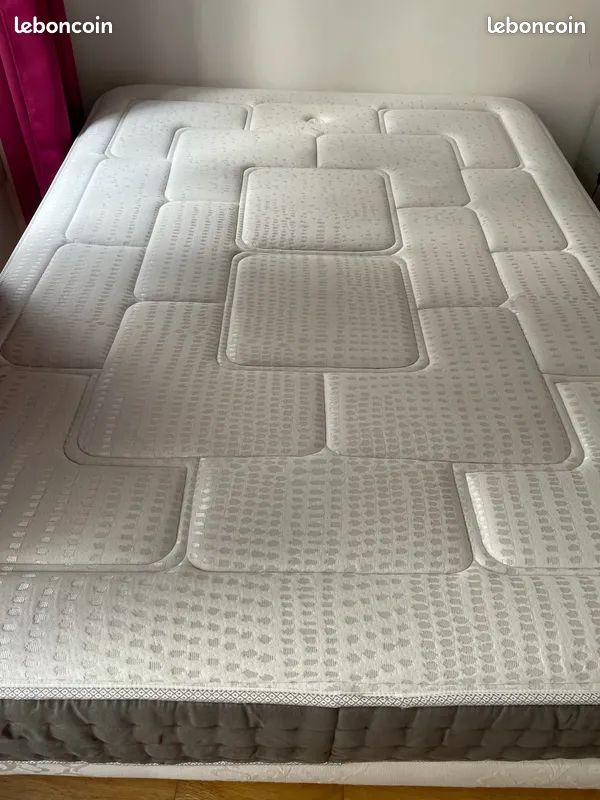 Matelas à vendre ( très bon état ) urgent déménagement (image 3)