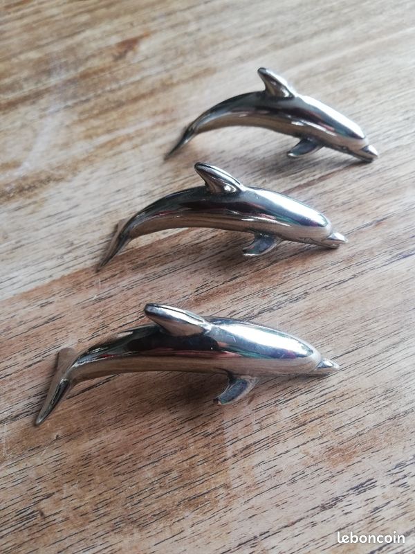 Lot de trois dauphins marque-place métal argenté (image 1)