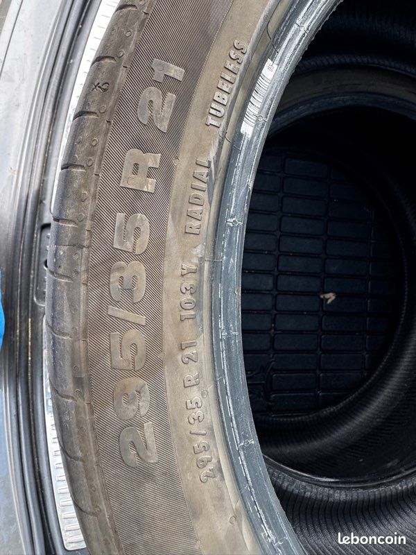 Vends deux pneus continental usure 60% Porsche macan arrière 295/35/R21. Y (image 2)