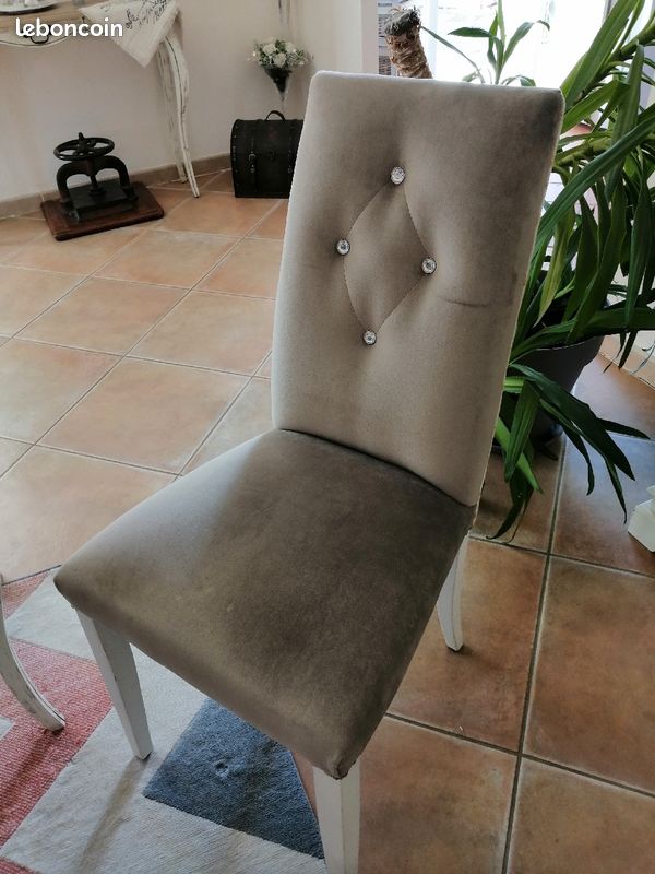 Chaises SAM et lustres (image 4)