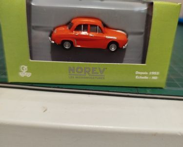 Miniature Renault Dauphine 1/32 Clé - Rose Marbré, Défaut Fabrication, Algérie 1976