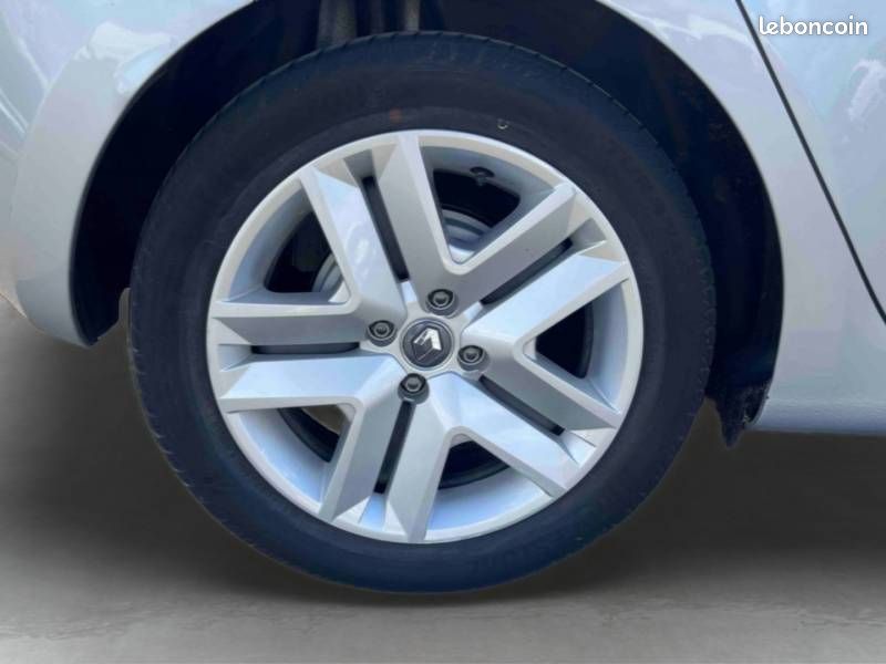 Renault Clio E-Tech 140 Business (image 13)