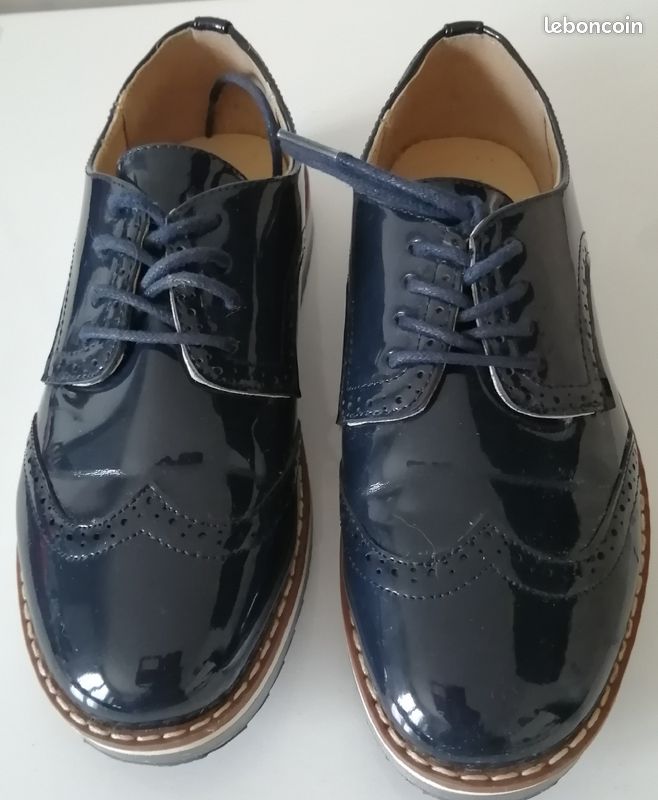 Chaussures derby . P34. Marine. Lacets. Excellent état neuf (image 2)