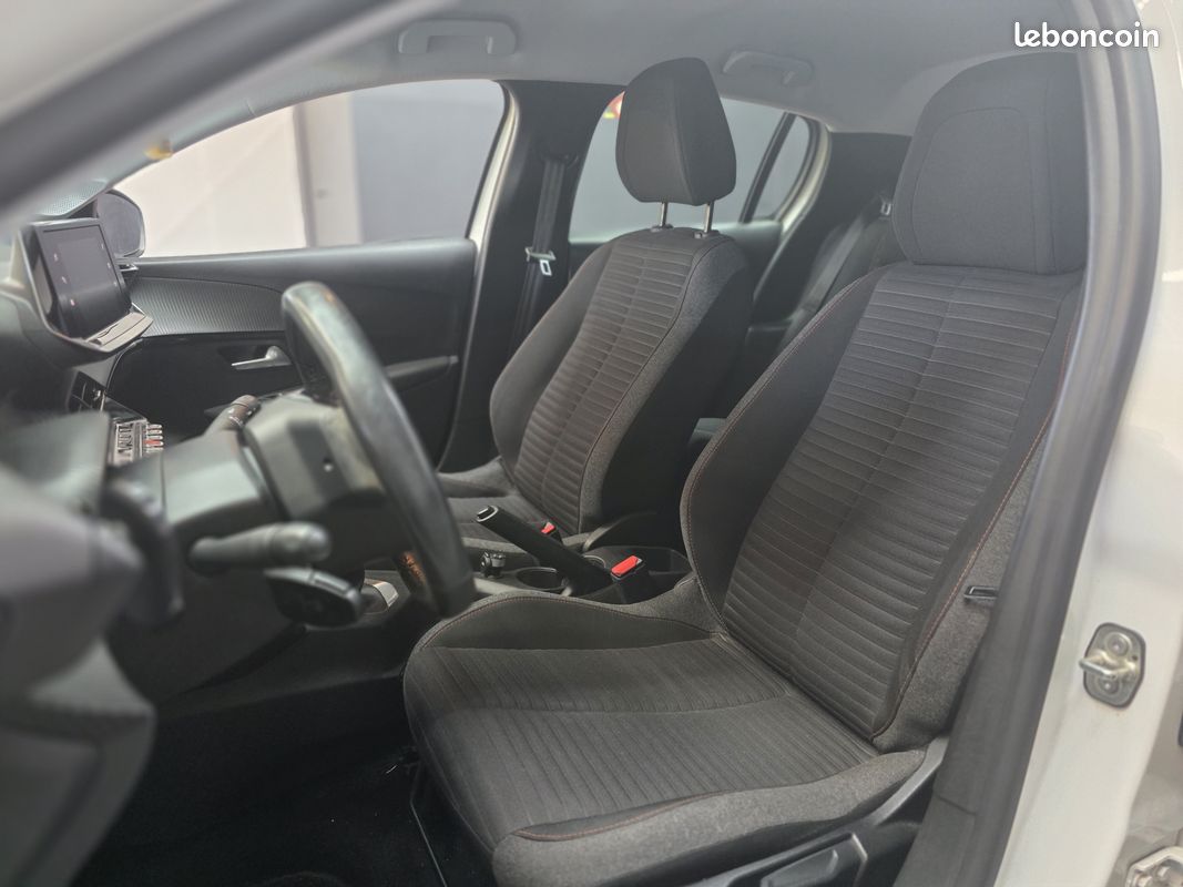 PEUGEOT 208 1.2 pure-tech (image 9)
