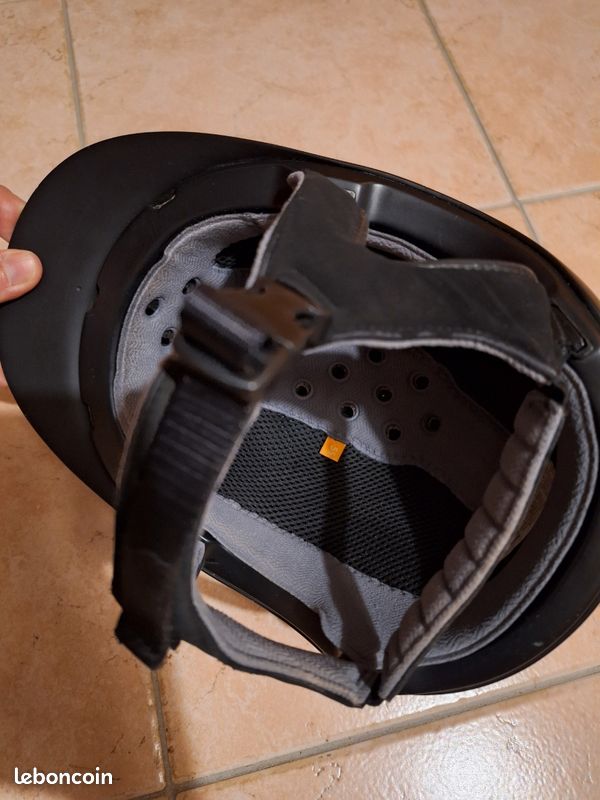 Casque équitation 55cm. TB état (image 7)