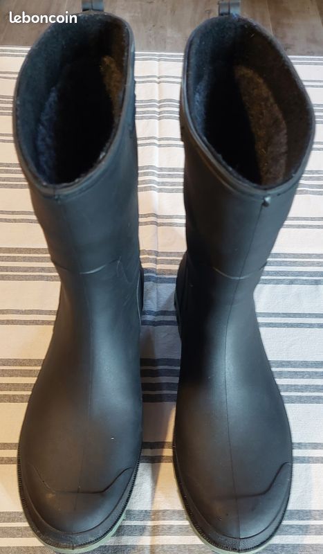 Belles bottes de pluie homme fourrées et crantées, T 43 et T 44, excellent état (image 1)