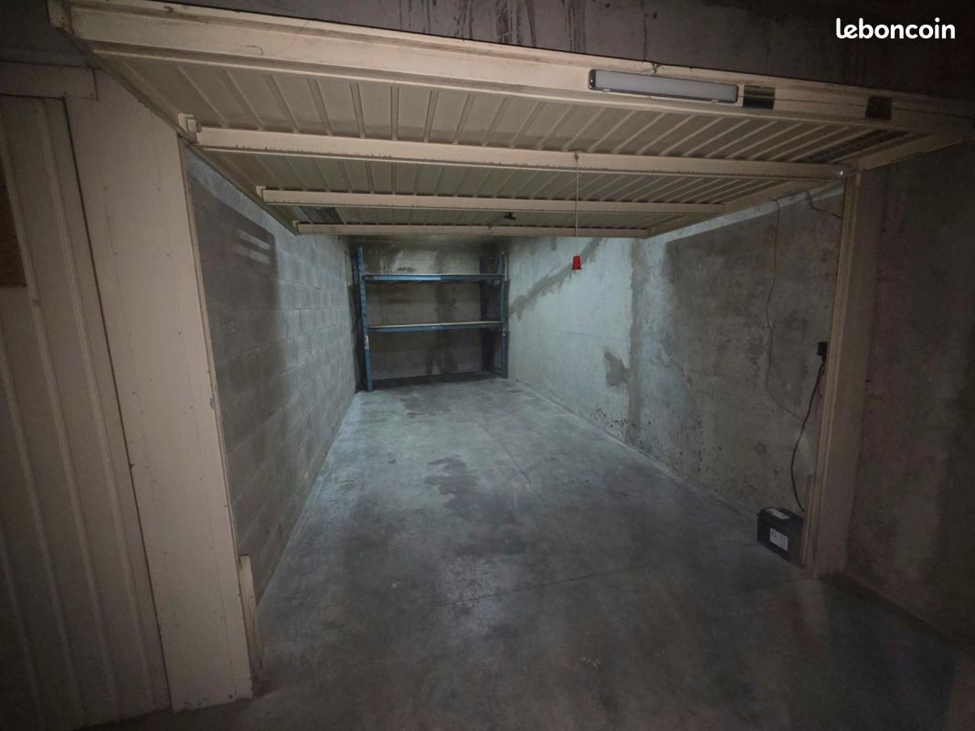 Location box/garage 18,6 m2 · à Breuillet · 150 €/mois