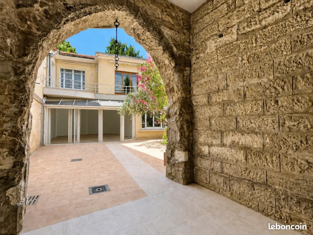 Maison 7 pièces 280 m² · à Avignon · 280 m² · 487 000 €