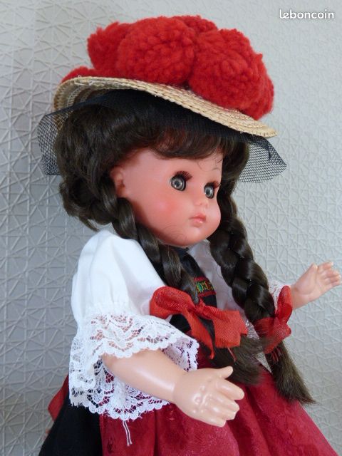 Poupée allemande de nonne de porcelaine - France