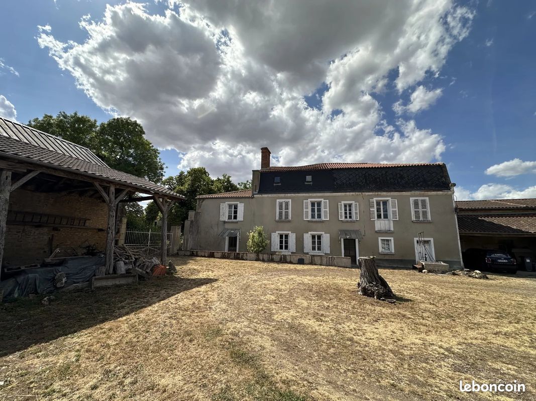 Maison 8 pièces 185 m² · à Sainte-Verge · 185 m² · 117 700 €