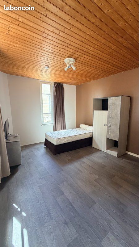 Appartement 1 pièce 22 m² · à Fontenay-le-Comte · 22 m² · 360 €