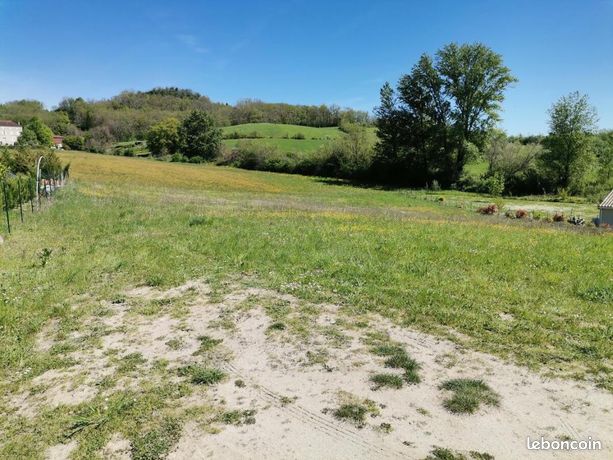 Terrain 2 000 m² Dausse