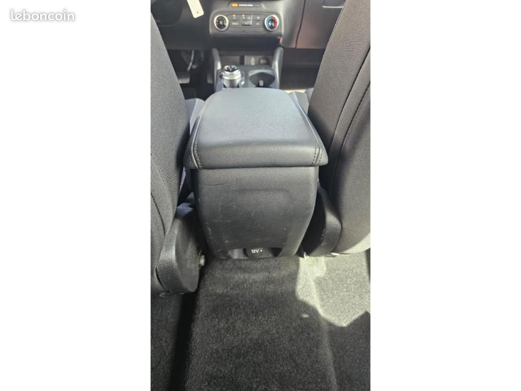 Ford Focus SW Connected 1.5 EcoBlue 120cv BVA inclus Camera de Recul + Attelage + Avertisseur ang... (image 27)