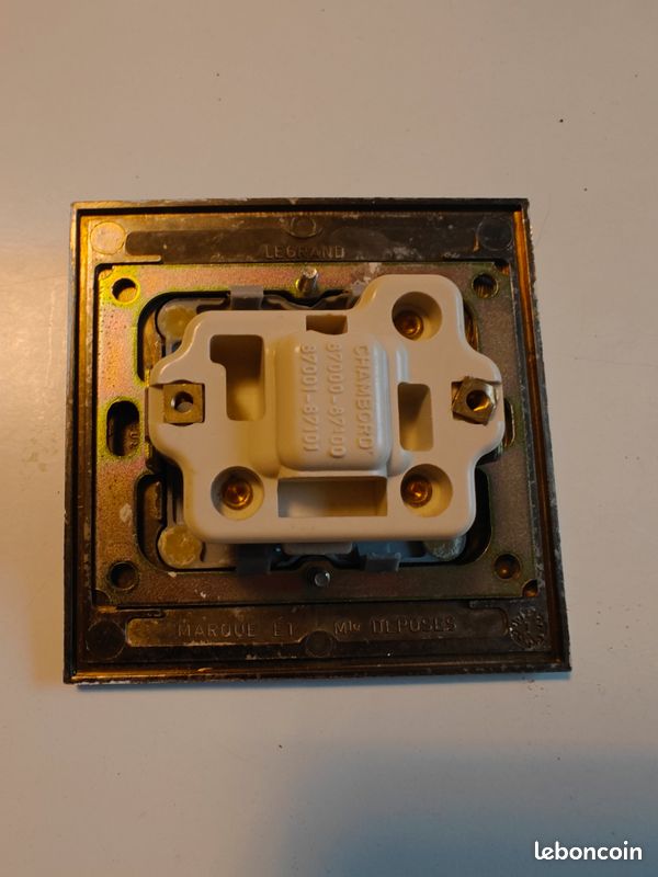 Interrupteur Va-et-vient Legrand Modèle Chambord Avec Habillage - Occasion, Fonctionnel, Avec Marques D'usage