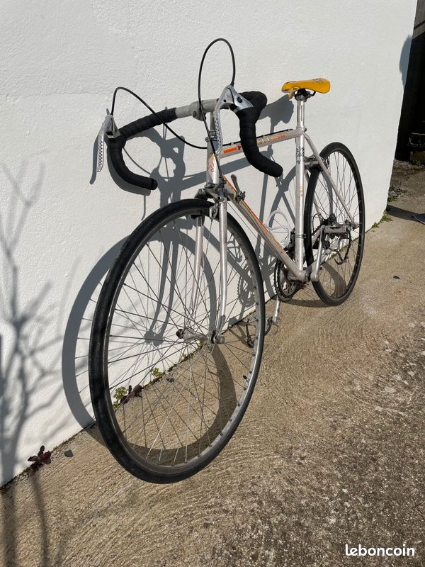 Vélo Peugeot vintage (image 1)
