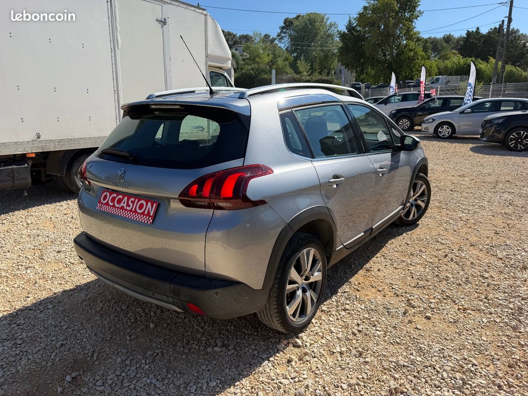 PEUGEOT 2008 BUSINESS 1.2 PureTech 110ch SS BVM5 Allure Business (image 11)