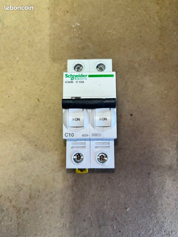 Disjoncteur A9F77220 (image 1)