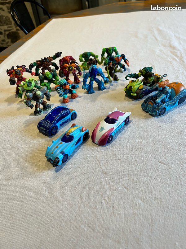 Lot De 29 Figurines Gormiti + 4 Véhicules – Occasion