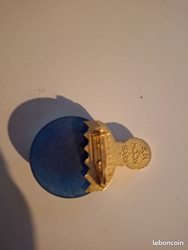 Broche Karl Lagerfeld vintage (image 2)