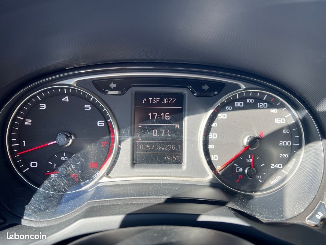 AUDI A1 A1 1.2 TFSI 86 Ambition ENTRETIEN COMPLET GARANTIE 12 MOIS (image 14)
