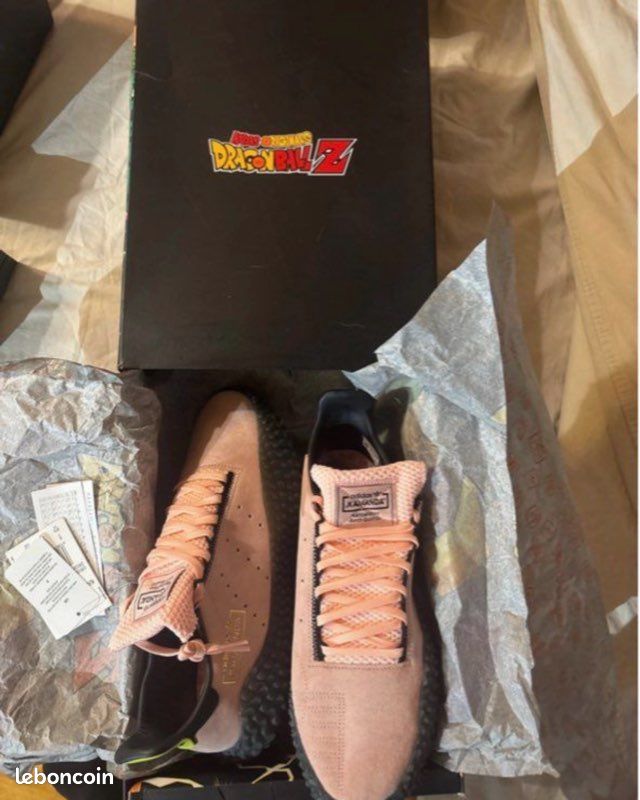 Paire Adidas modèle kamanda , collection dragon ball z buu, neuf (image 1)