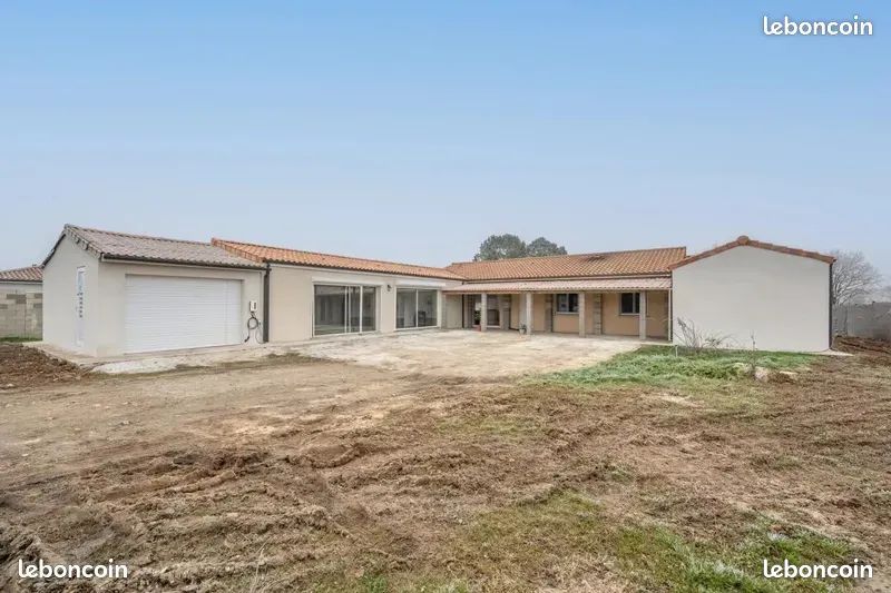 Maison 9 pièces 250 m² · à Saint-Savin · 250 m² · 385 000 €
