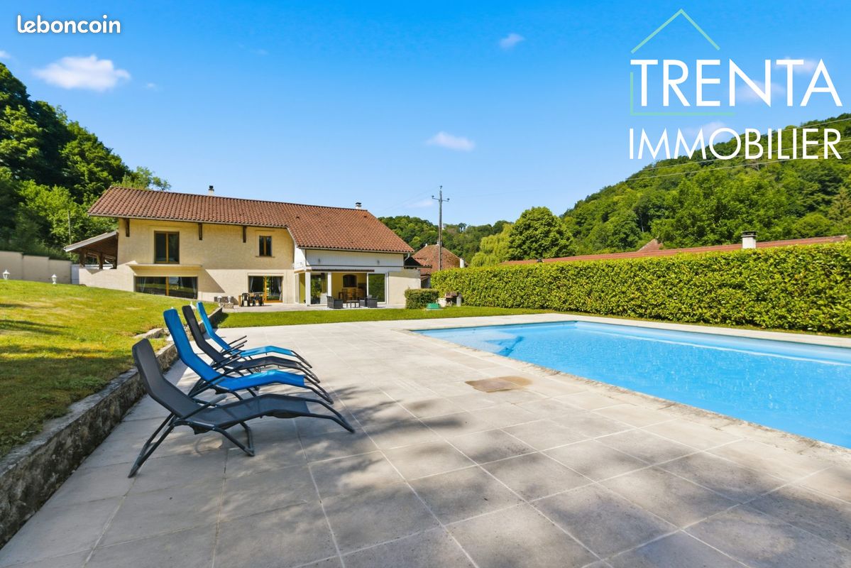 Maison 6 pièces 250 m² · à Saint-Geoire-en-Valdaine · 250 m² · 495 000 €