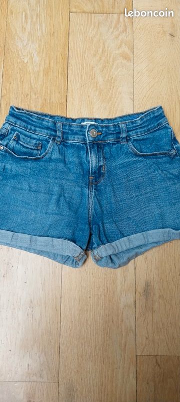 Short fille (image 1)