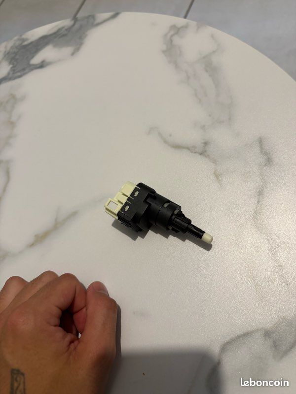 Contacteur de feu stop ridex (image 2)
