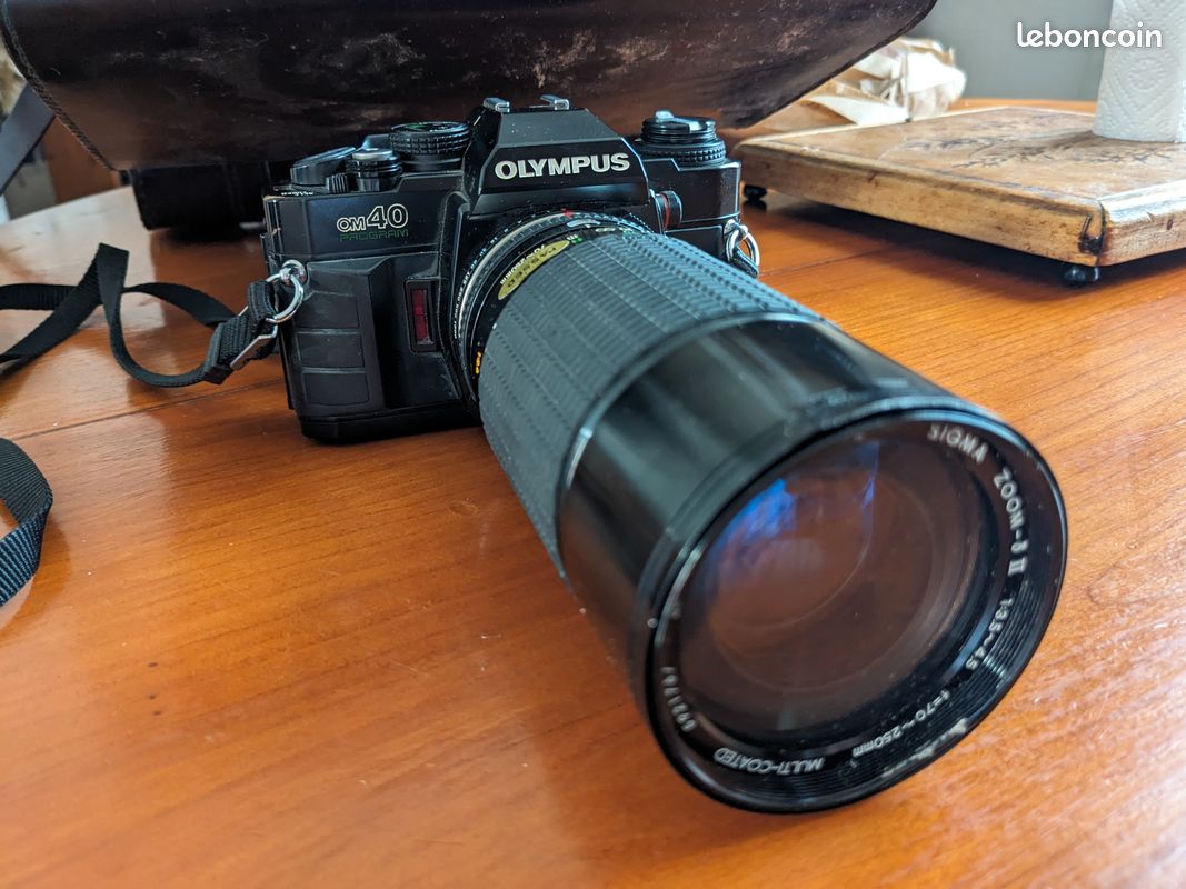 Olympus OM-40 Program Film Camera + OM-System ZUIKO MC AUTO-T 135mm F/2.8 Lens