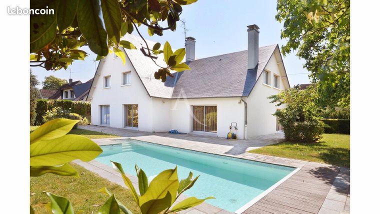 Maison 10 pièces 330 m²