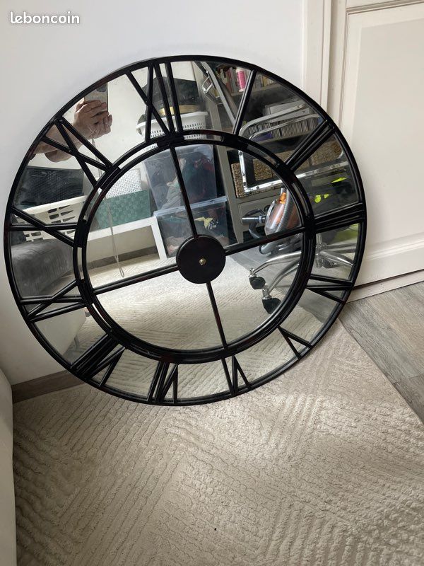 Horloge miroir (image 1)