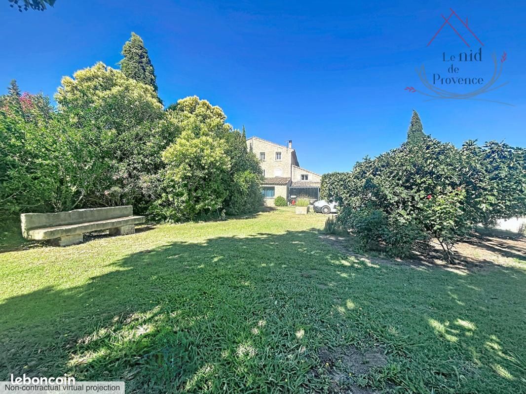 Maison 9 pièces 300 m² · à L'Isle-sur-la-Sorgue · 300 m² · 780 000 €