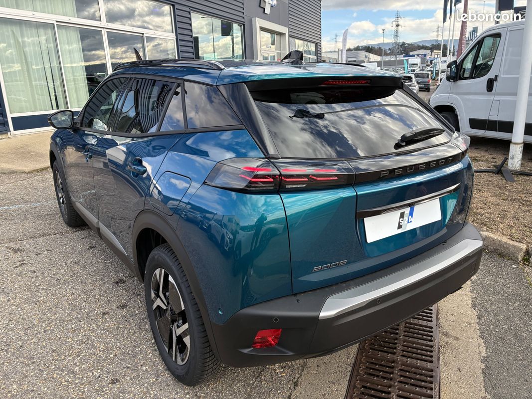 PEUGEOT 2008 Hybrid 110 e-DCS6 Allure (image 3)