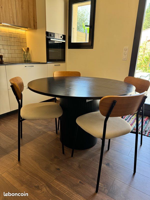 Table ronde extensible noire + 4 chaises (image 1)