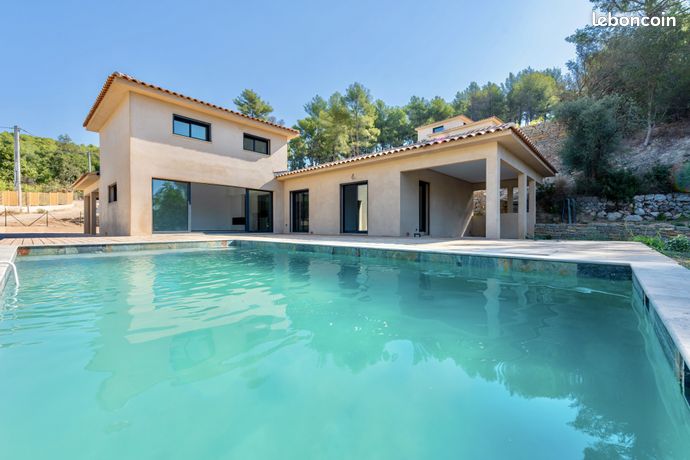 Propriété 4 pièces 136 m²