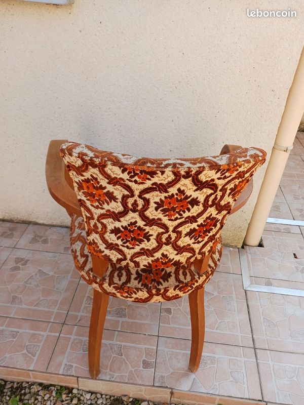 Chaise ancienne / vintage en bois avec dossier et assise en tissu agrafé, brodé motif florale date des années 50/60 (image 3)