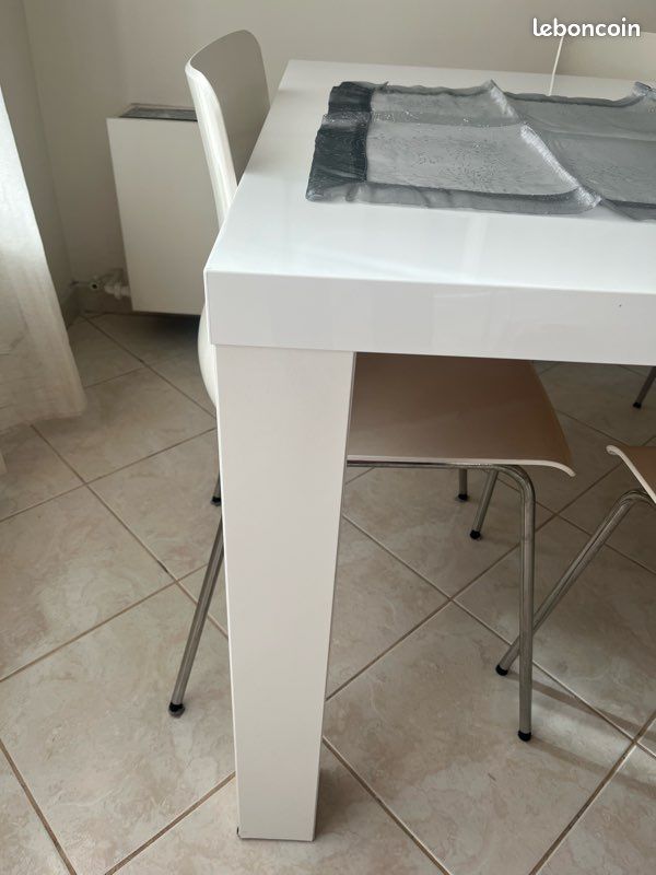Table de salle à manger avec 6chaises IKEA (image 4)