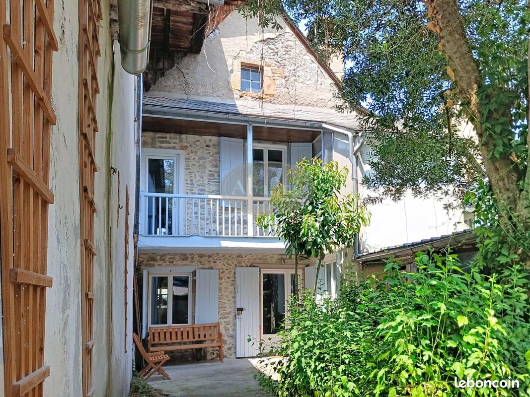 Maison 6 pièces 165 m² · à Oloron-Sainte-Marie · 165 m² · 220 000 €