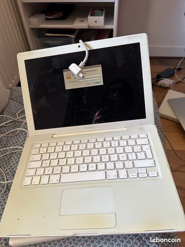 Apple MacBook 13" Blanc (Modèle A1181) – Très bon état esthétique – Clavier/Souris HS (Pour pièces) (image 1)
