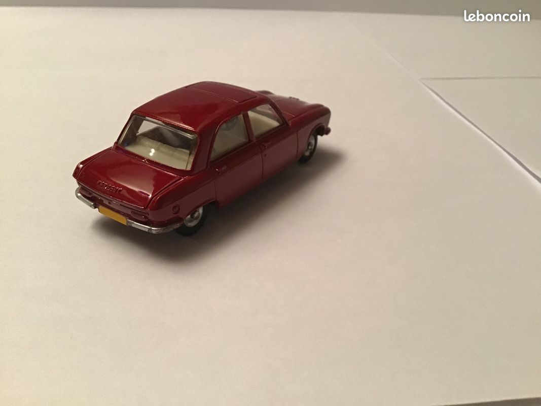 Dinky toys France Peugeot 204 Réf: 510 - FR Dinky toys France Peugeot 204 Réf: 510 - FR