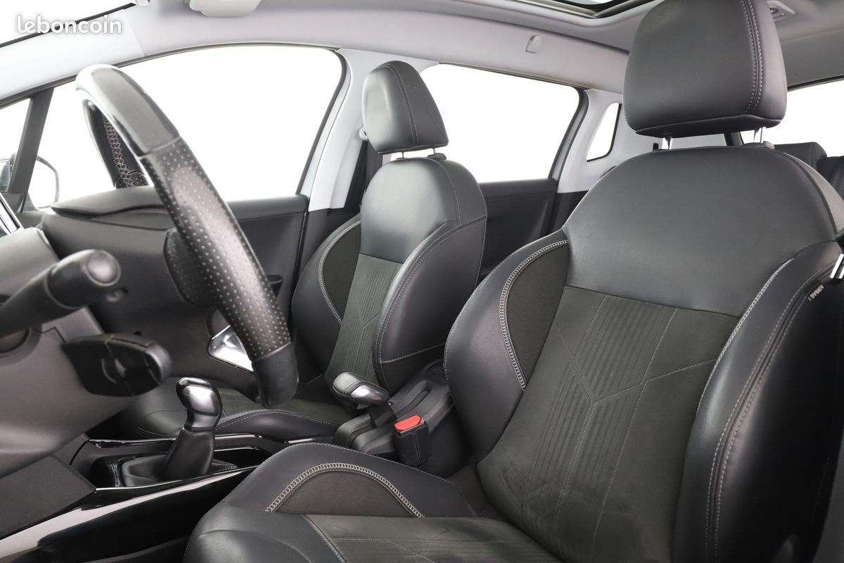 Peugeot 2008 1.2 PureTech Crossway 110 ch (image 5)