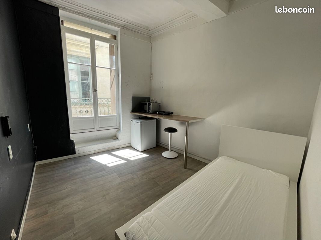 Appartement 1 pièce 15 m² · à Nîmes · 15 m² · 360 €