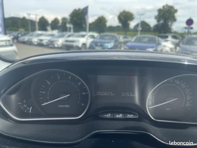 Peugeot 208 1.2 PureTech 82ch BVM5 Style (image 16)