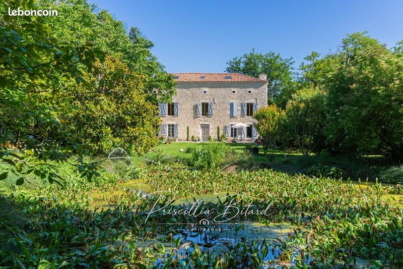 Maison 6 pièces 260 m² · à Le Thou · 260 m² · 938 000 €