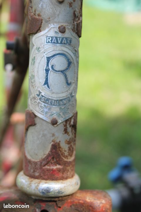 Vélo Ancien Ravat Femme Années 1950-1960 – Pour Pièces (non Fonctionnel)