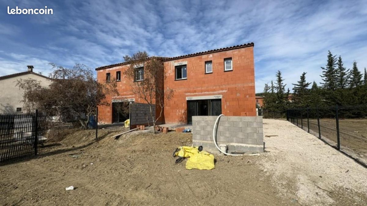 Maison 4 pièces 108 m² · à Saint-Julien-les-Rosiers · 108 m² · 308 000 €