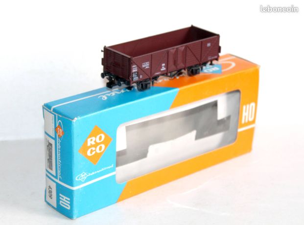 UN WAGON TOMBEREAU MARRON A ESSIEUX EUROPE PORTE ALU HO SANS BOITE